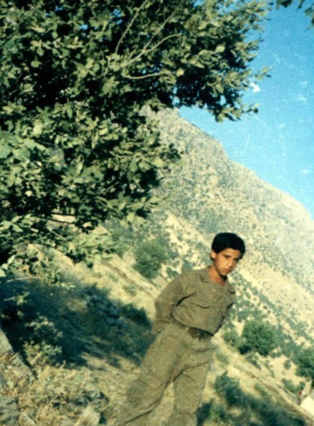 قصة الطفل الذي أبكى الإمام الشهيد السيد الخامنئي (ره)+(صور)