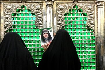 گزارش تصویری/ حضور جمعی از خانواده‌های شهدای شجره طیبه میناب در آستان حضرت عبدالعظیم(ع)