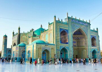 آغاز بازسازی زیارتگاه منسوب به حضرت علی(ع) در مزارشریف