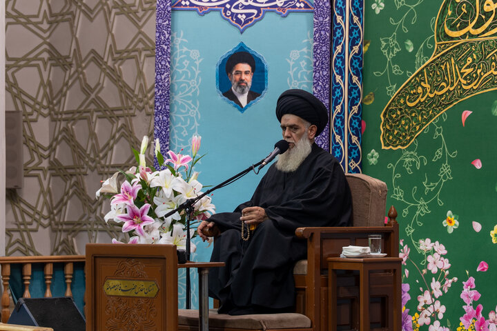 دومین شب از جشن‌های هفته وحدت در حرم بانوی کرامت