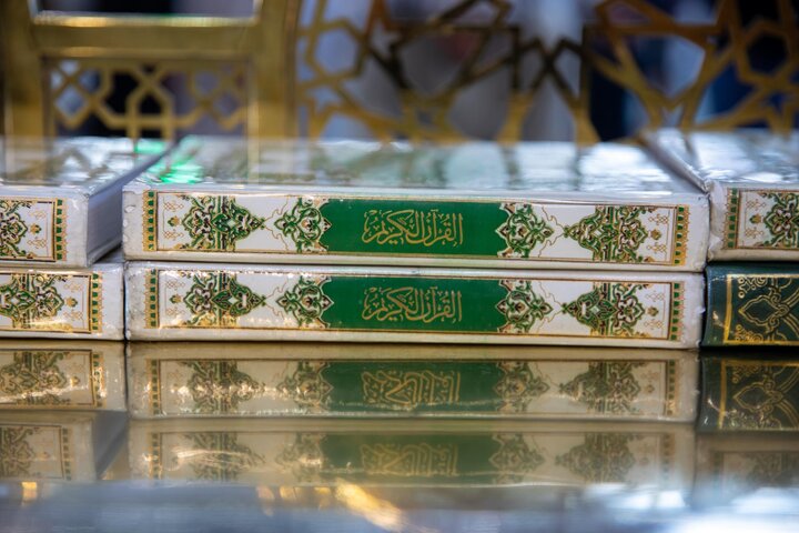 تقرير مصور/ أعمال الإدامة الدورية لكتب الأدعية والزيارات في العتبة العباسية المقدسة