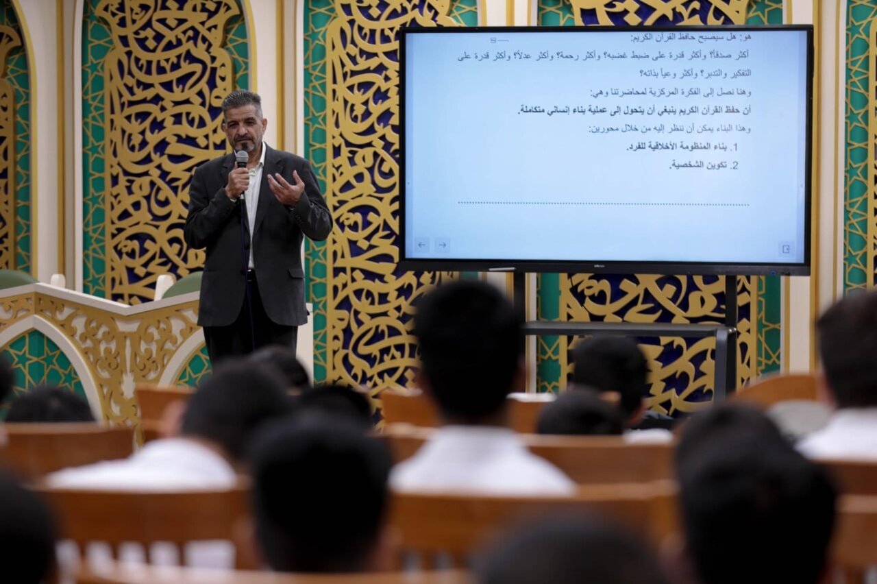 تنظيم محاضرة تربوية لطلبة الحفاظ في كربلاء