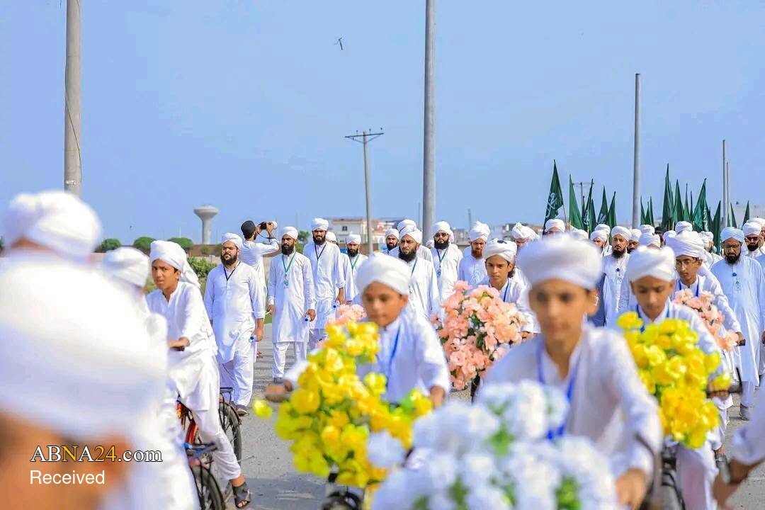 Foto / Pakistanın Qucranval şəhərində Hz. Məhəmməd Peyğəmbərin (s) Milad Günü münasibətilə mərasim