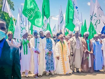 نائجیریا کے مختلف شہروں میں جشنِ میلاد النبیؐ کے عظیم الشان جلوس، لاکھوں افراد کی شرکت
