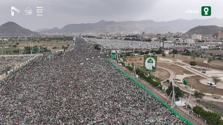 تقرير مصور/ مشاركة ملايين اليمنيين باحتفال مولد النبي (ص) في العاصمة اليمنية "صنعاء"
