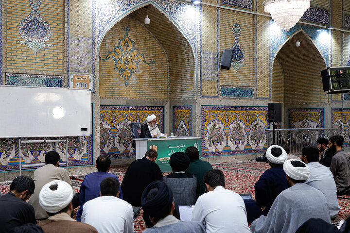تقرير مصور/ الاعتكاف العلمي لطلاب الحوزات العلمية في حرم الإمام الرضا (ع)