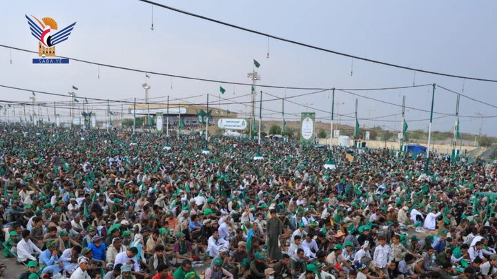 تقرير مصور/ احتشاد مليوني مهيب في مدينة الحديدة اليمنية احتفاءً بمولد الرسول الأعظم