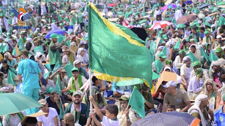 تقرير مصور/ احتشاد مليوني مهيب في مدينة الحديدة اليمنية احتفاءً بمولد الرسول الأعظم