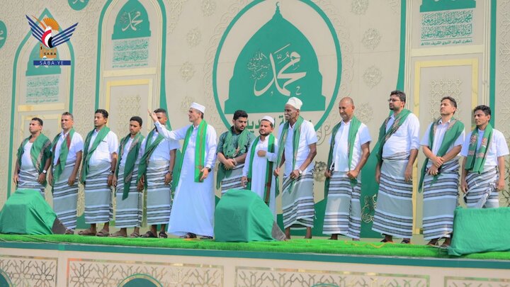 تقرير مصور/ احتشاد مليوني مهيب في مدينة الحديدة اليمنية احتفاءً بمولد الرسول الأعظم