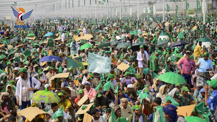 تقرير مصور/ احتشاد مليوني مهيب في مدينة الحديدة اليمنية احتفاءً بمولد الرسول الأعظم