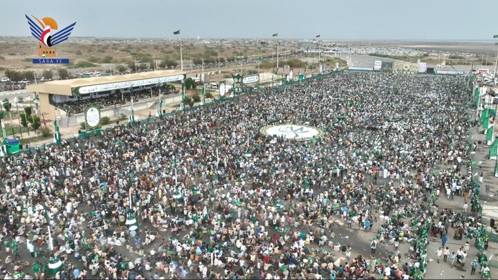 تقرير مصور/ احتشاد مليوني مهيب في مدينة الحديدة اليمنية احتفاءً بمولد الرسول الأعظم
