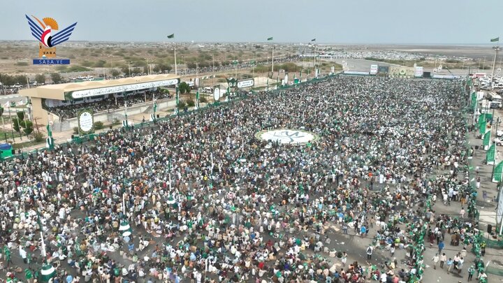 تقرير مصور/ احتشاد مليوني مهيب في مدينة الحديدة اليمنية احتفاءً بمولد الرسول الأعظم