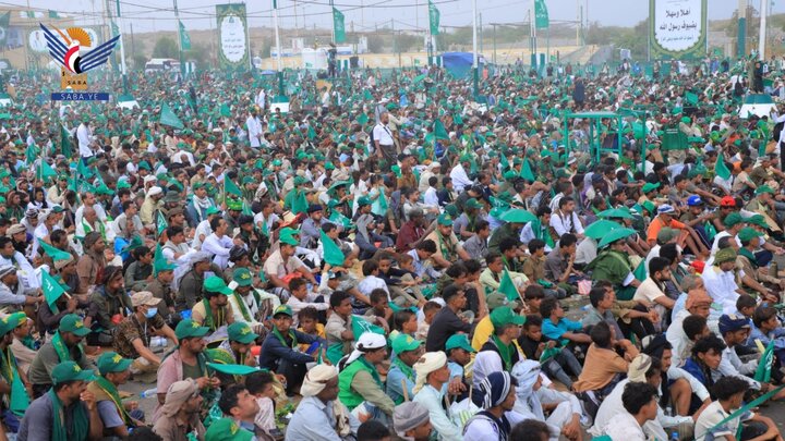 تقرير مصور/ احتشاد مليوني مهيب في مدينة الحديدة اليمنية احتفاءً بمولد الرسول الأعظم