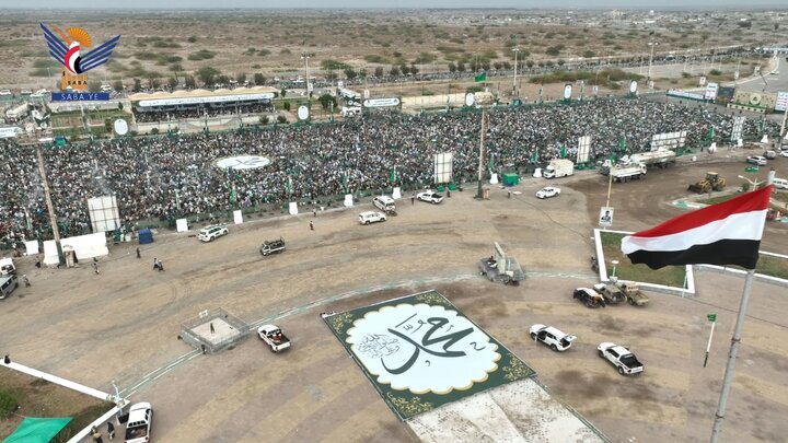 تقرير مصور/ احتشاد مليوني مهيب في مدينة الحديدة اليمنية احتفاءً بمولد الرسول الأعظم