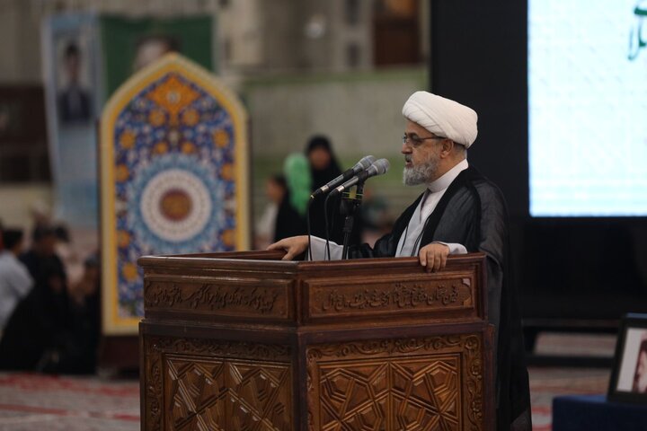 گزارش تصویری/ ادای احترام مهمانان چهلمین کنفرانس وحدت اسلامی به امام خمینی(ره)