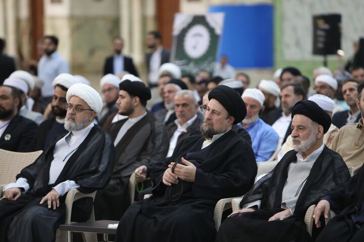 گزارش تصویری/ ادای احترام مهمانان چهلمین کنفرانس وحدت اسلامی به امام خمینی(ره)