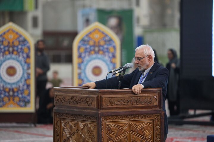 گزارش تصویری/ ادای احترام مهمانان چهلمین کنفرانس وحدت اسلامی به امام خمینی(ره)