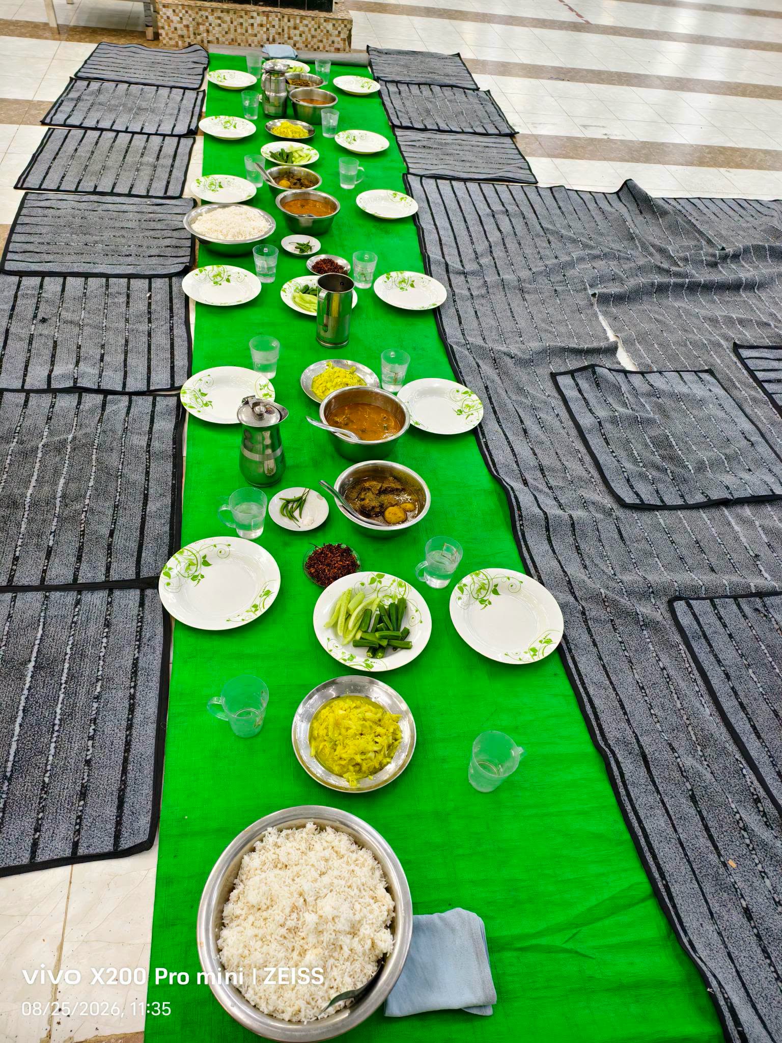ဒေါပုံမြို့နယ် နွယ်အေးစွန္နီဂျာ‌မေအ် ဗလီကြီး မဒရ်စဟ်တွင် ကျောင်းသား၊ ဆရာ ၁၆၀ ဦးအတွက် တီချယ်ဂျူး မိသားစု က ထမင်းကျွေးအလှူပြု။ ။ Photos