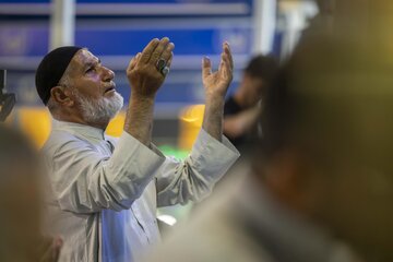 تقرير مصور/ قراءة دعاء كميل في منطقة بين الحرمين الشريفين بكربلاء المقدسة