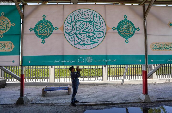 تقرير مصور/ استعدادًا لأسبوع الصادقَيْن الدولي.. إنجاز أعمال تزيين مواقع في النجف الأشرف