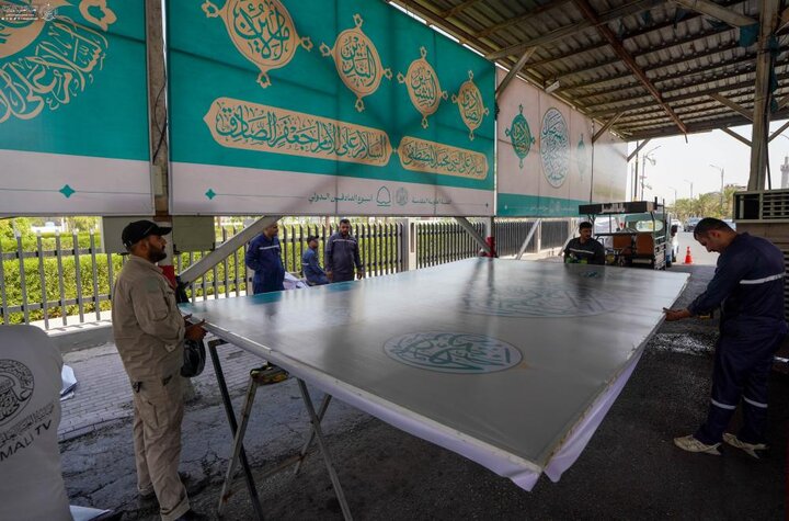 تقرير مصور/ استعدادًا لأسبوع الصادقَيْن الدولي.. إنجاز أعمال تزيين مواقع في النجف الأشرف