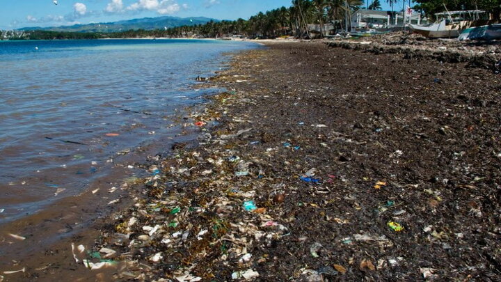 Pagdagsa ng turista sa Boracay, nagdulot ng polusyon at pagkasira ng coral reef—mga environmental group, nagbabala