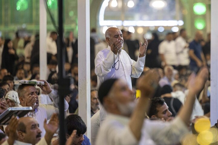 تقرير مصور/ قراءة دعاء كميل في منطقة بين الحرمين الشريفين بكربلاء المقدسة