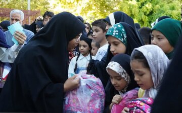 توزیع ۵۰۰ بسته کمک‌تحصیلی میان دانش‌آموزان افغانستانی در مشهد
