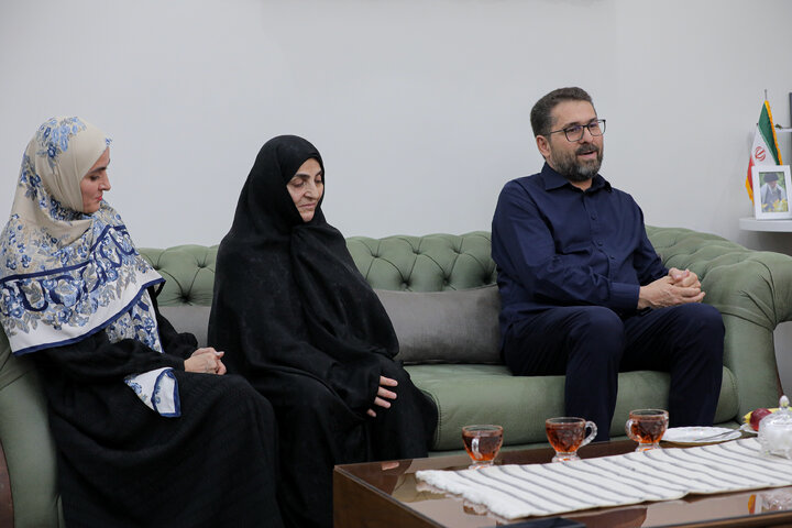 Photos: Custodian of Astan Quds Razavi meets with families of martyrs of Leader's office