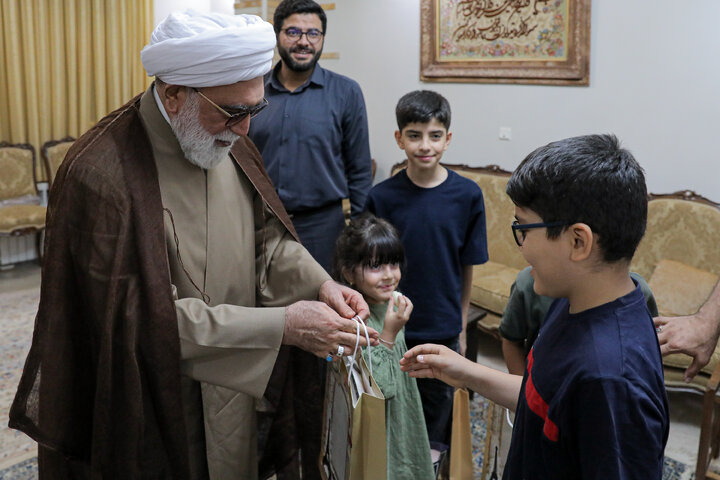 Photos: Custodian of Astan Quds Razavi meets with families of martyrs of Leader's office