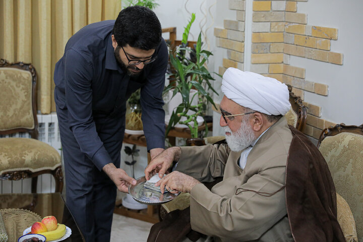Photos: Custodian of Astan Quds Razavi meets with families of martyrs of Leader's office