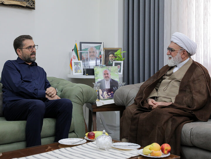 Photos: Custodian of Astan Quds Razavi meets with families of martyrs of Leader's office
