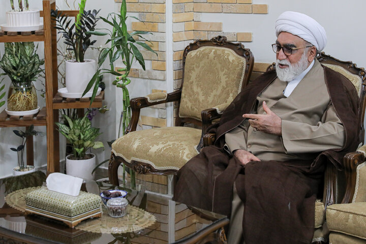 Photos: Custodian of Astan Quds Razavi meets with families of martyrs of Leader's office
