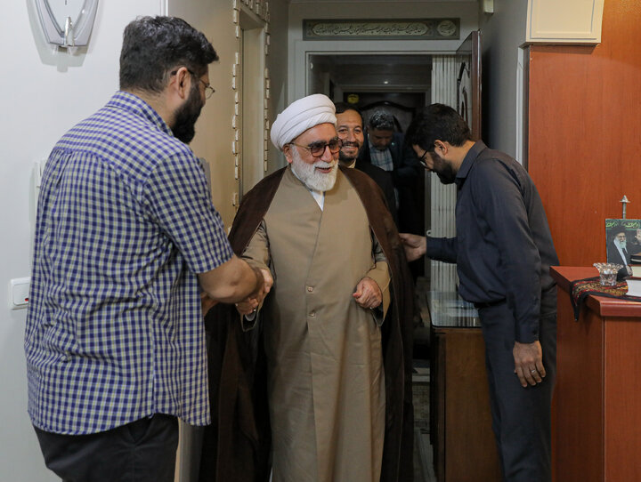 Photos: Custodian of Astan Quds Razavi meets with families of martyrs of Leader's office
