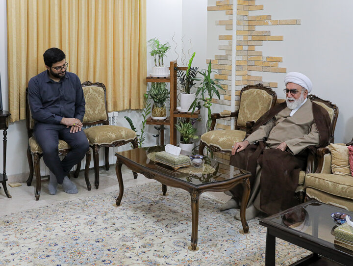 Photos: Custodian of Astan Quds Razavi meets with families of martyrs of Leader's office