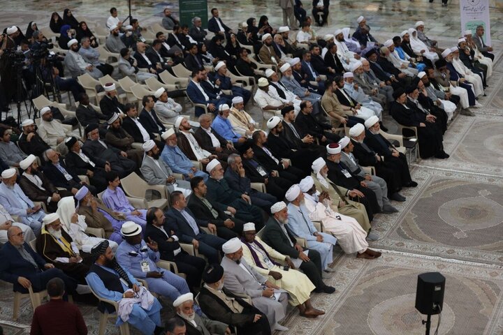 تقرير مصور/ ضيوف المؤتمر الدولي الـ 40 للوحدة الإسلامية يجددون العهد بمبادئ الإمام الراحل(ص)