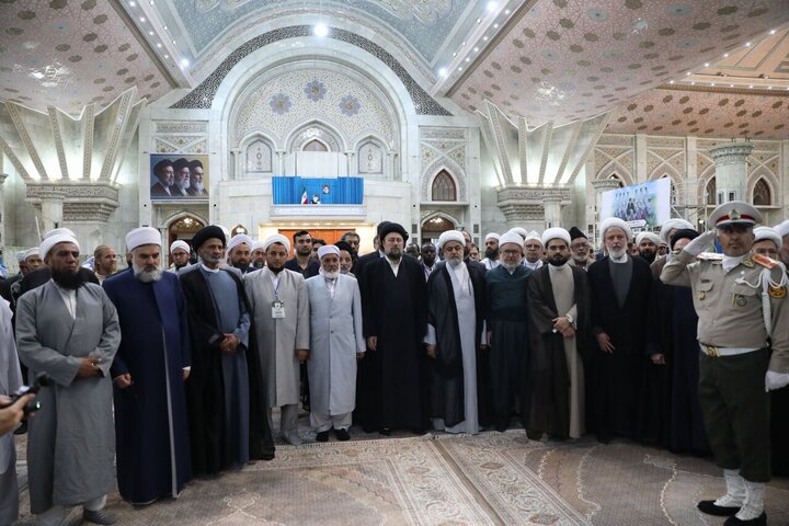 تقرير مصور/ ضيوف المؤتمر الدولي الـ 40 للوحدة الإسلامية يجددون العهد بمبادئ الإمام الراحل(ص)