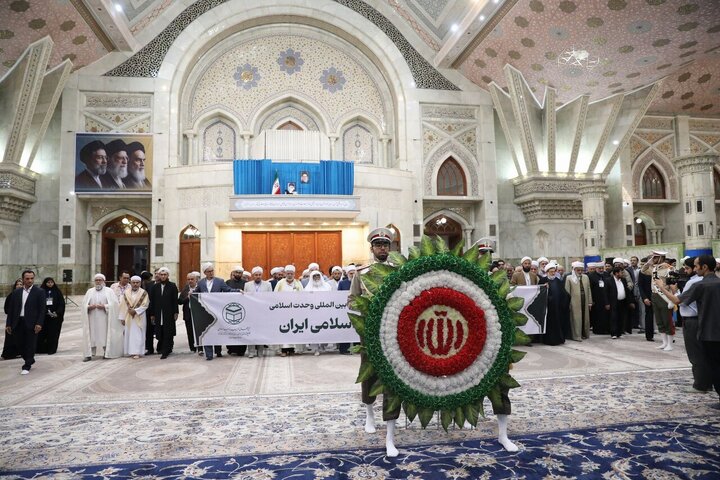 تقرير مصور/ ضيوف المؤتمر الدولي الـ 40 للوحدة الإسلامية يجددون العهد بمبادئ الإمام الراحل(ص)