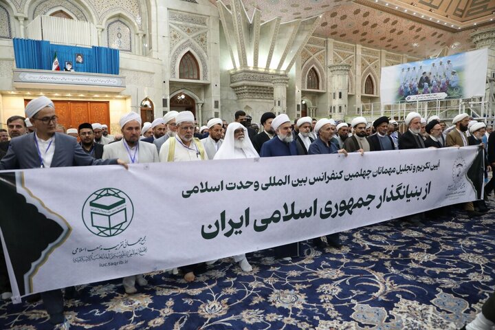 تقرير مصور/ ضيوف المؤتمر الدولي الـ 40 للوحدة الإسلامية يجددون العهد بمبادئ الإمام الراحل(ص)