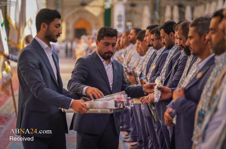 برافراشتن پرچم میلاد پیامبر اکرم(ص) در حرم مطهر علوی