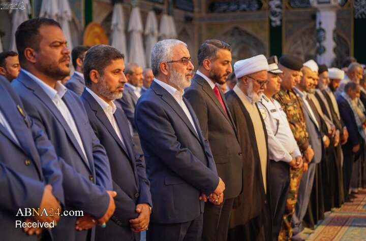 برافراشتن پرچم میلاد پیامبر اکرم(ص) در حرم مطهر علوی