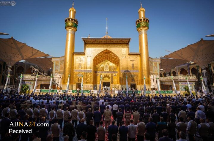 برافراشتن پرچم میلاد پیامبر اکرم(ص) در حرم مطهر علوی