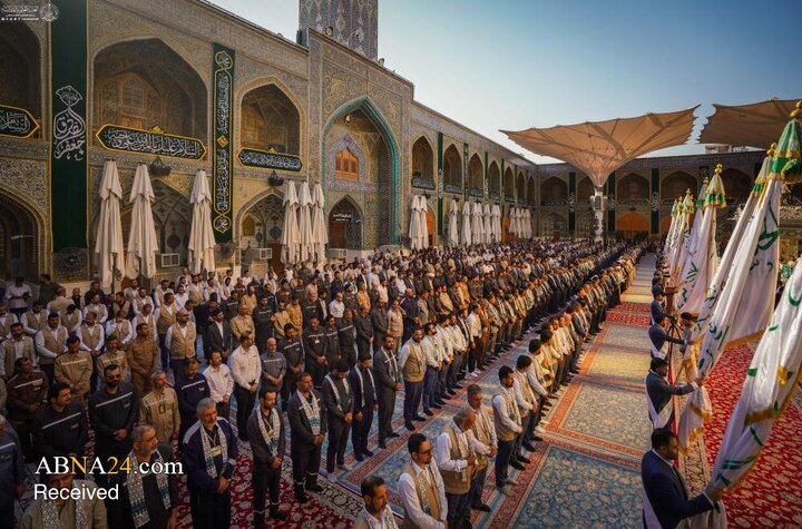 برافراشتن پرچم میلاد پیامبر اکرم(ص) در حرم مطهر علوی
