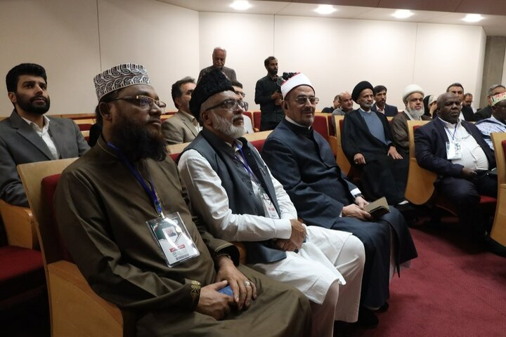 گزارش تصویری/ بازدید میهمانان خارجی کنفرانس وحدت اسلامی از کتابخانه و موزه اسناد ملی