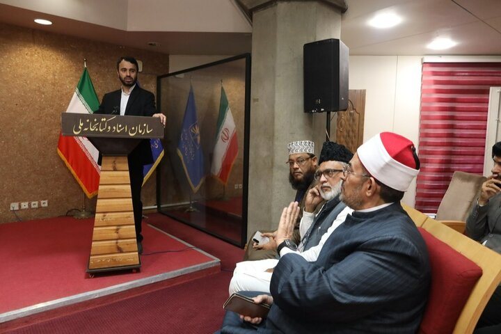 گزارش تصویری/ بازدید میهمانان خارجی کنفرانس وحدت اسلامی از کتابخانه و موزه اسناد ملی