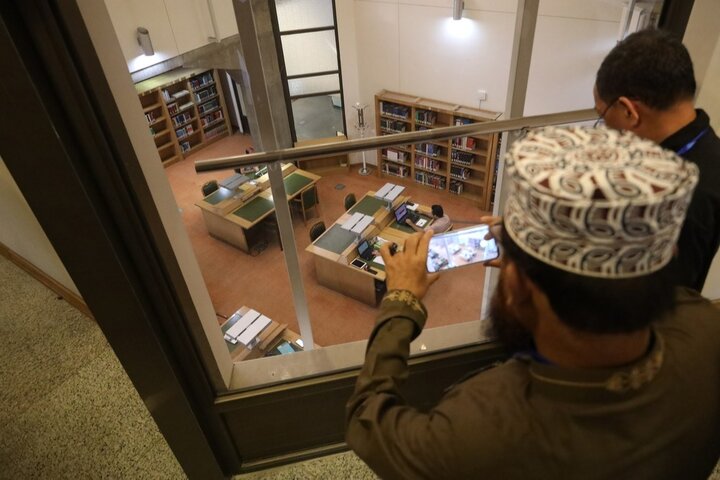 گزارش تصویری/ بازدید میهمانان خارجی کنفرانس وحدت اسلامی از کتابخانه و موزه اسناد ملی