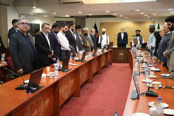 گزارش تصویری/ بازدید میهمانان خارجی کنفرانس وحدت اسلامی از کتابخانه و موزه اسناد ملی