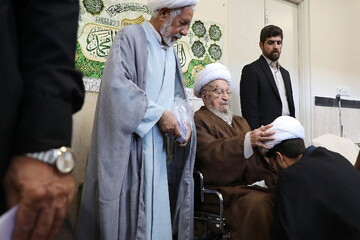 İslam Peyğəmbərinin (s) və İmam Cəfər Sadiqin (ə) doğum günü münasibətilə din tələbələri Əmmamə ilə təltif olundu\ Foto