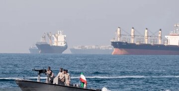 القوات المسلحة الايرانية تمنع 30 سفينة مخالفة من عبور مضيق هرمز بشكل غير قانوني