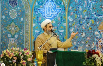 همراهی با پیامبر(ص) نیازمند صبر و استقامت است